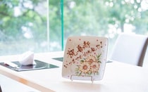 ホテルメトロポリタンの日本料理「花むさし」の雅なメッセージプレート！大切な日に選びたい、和の風情あるデザイン