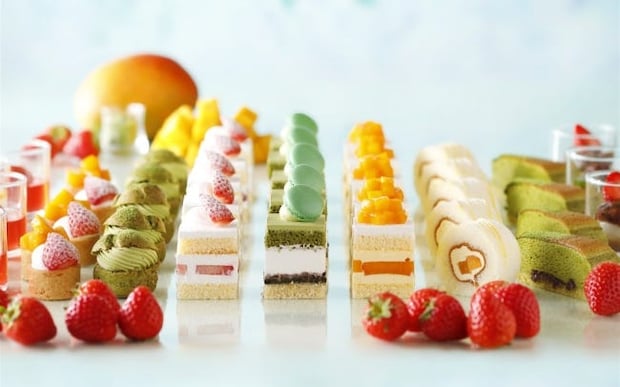 ホテルニューオータニ幕張で4種のショートケーキを楽しむビュッフェが開催。伝統のローストビーフや揚げたての天ぷらも