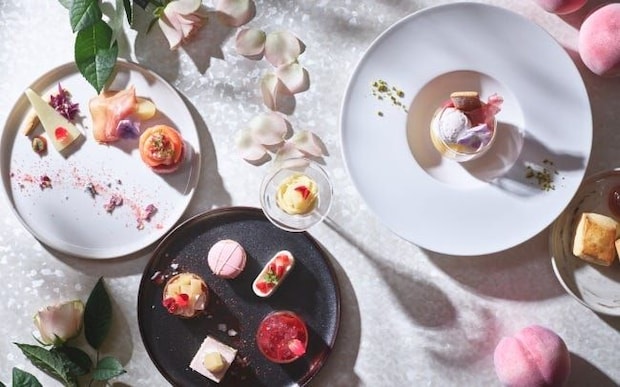 インターコンチネンタル横浜Pier 8から、ローズが香る桃のアフタヌーンティーが登場。贅沢なピーチパフェにも注目！