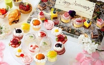 東京で楽しむ、お花モチーフのかわいいアフタヌーンティー5選。バラや藤の花、ラベンダーなど可憐な花々がスイーツに