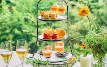 ハイアット リージェンシー 東京の、ピエール・エルメ・パリとコラボした夏アフタヌーンティー。南フランスの夏の庭園をイメージ