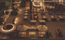 話題のグルメにハシゴ酒も楽しめる！「進化系横丁＆フードホール」4選【夏の夜のおでかけ特集2026】