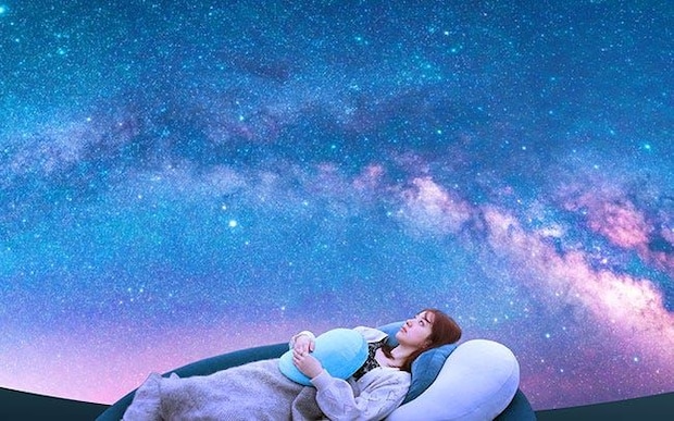 星空に抱かれて極上の熟睡体験。プラネタリウムで「熟睡プラ寝たリウム」開催
