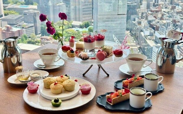 ザ・プリンスギャラリー 東京紀尾井町「Floral Blossom Afternoon Tea ～Rose～」を体験。都会の特等席でバラ香る優雅なひととき