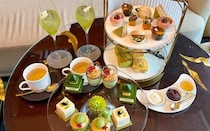 ウェスティンホテル横浜「抹茶薫る和のアフタヌーンティー」を体験。涼やかなガラスプレートに並ぶ、極上抹茶スイーツを最上階で