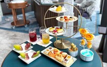 ウォルドーフ・アストリア大阪とスミス・ティーメーカーが初コラボ！絢爛豪華なトロピカルアフタヌーンティーを体験