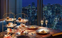 東京・横浜の夜景ハイティー5選。美しいナイトビューを眺めながら夜のアフタヌーンティーを楽しむ大人時間