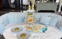 大聖堂を望む非日常空間で。名画の世界を味わう「AFTERNOON TEA ～Inspired by Monet & Van Gogh～」を体験