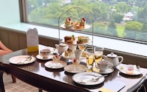 帝国ホテル 東京で“ハーブやフルーツで、夏の疲れた身体を癒す”アフタヌーンティーを体験。大使館のレシピをアレンジした1品も