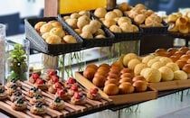 パン好き必見！東京都内のパン食べ放題ランチ3選。自家製粉のパンやこだわりのオープンサンド、時間無制限も