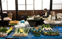 【レンバイコース】鎌倉の日常体験！定番のお買い物ルートを巡り、新鮮な鎌倉野菜や絶品定食に出会う