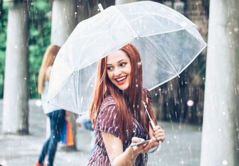 雨の日もサラサラ髪をキープ!梅雨のうねり・広がり対策アイテム5選