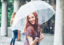 雨の日もサラサラ髪をキープ！梅雨のうねり・広がり対策アイテム5選