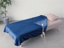 極上シルキータッチで「足ポカ快眠」を実現！「プレミアムフェイクファー電気毛布」にネイビーが新登場