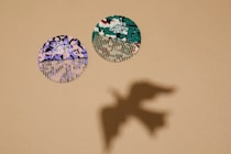 ホリデー限定デザイン！「ジョンマスターオーガニック」自然素材のラウンド型ミニコーム発売