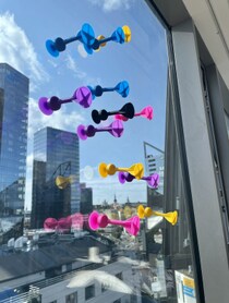 どこでも遊べる新感覚シリコンダーツ！ヨーロッパ発【TOSSIT】がついに日本上陸！