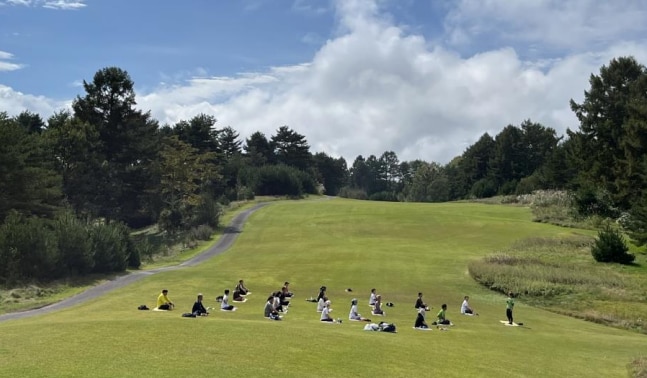 嬬恋プリンスホテルが標高 1,100mのリトリートヨガ体験を5月からスタート!