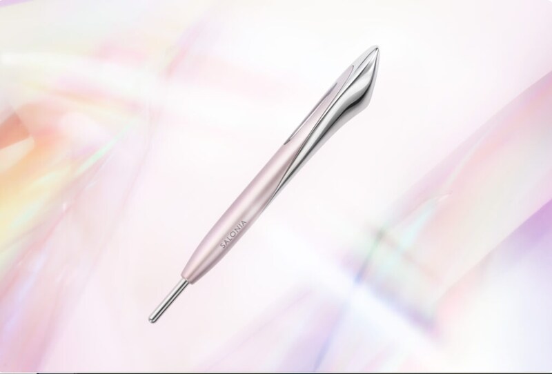 大好評!ペン型美顔器「フェイス カレントポインター」に新色ピンクが仲間入り!