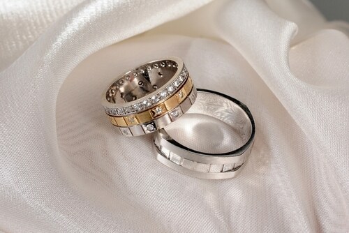 ゴールドとシルバーをミックスしたリング