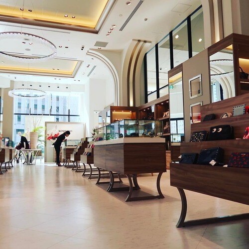 KOMEHYO梅田店のおしゃれな店内