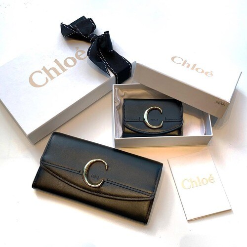 クロエの黒の長財布と折りたたみ財布
