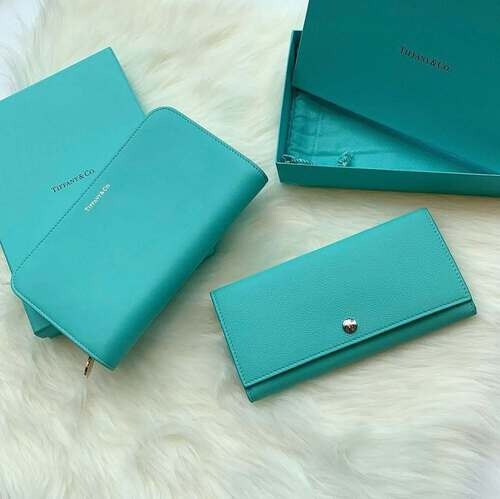 ティファニーブルーを使った2種類の長財布