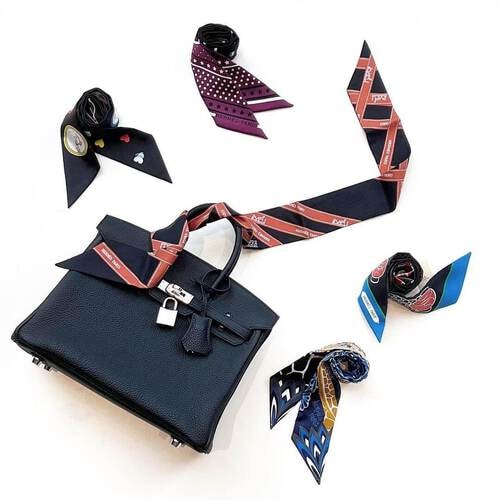 エルメスのツイリースカーフとバッグ