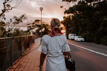 【2025年】ハイブランドのサブバッグ14選。シーン別の選び方やおしゃれな取り入れ方も紹介