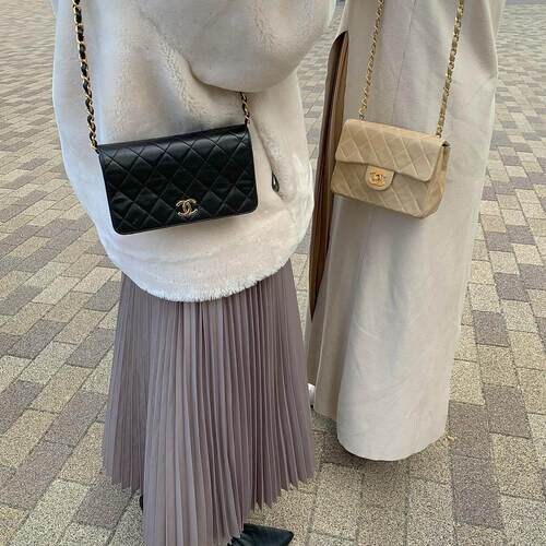 シャネルのマトラッセを持った女性たち