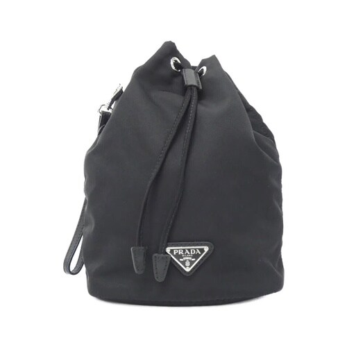 プラダの黒の巾着ポーチ