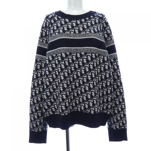 ディオールのネイビーのロゴニット