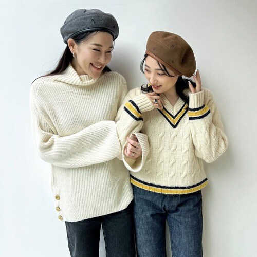 ニットコーデの女性2人