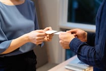 【2025年】人気ハイブランドのレディース名刺入れ11選。使いやすいアイテムの選び方も解説