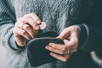 カードも入るハイブランドの小銭入れ6選｜一生モノになる選び方