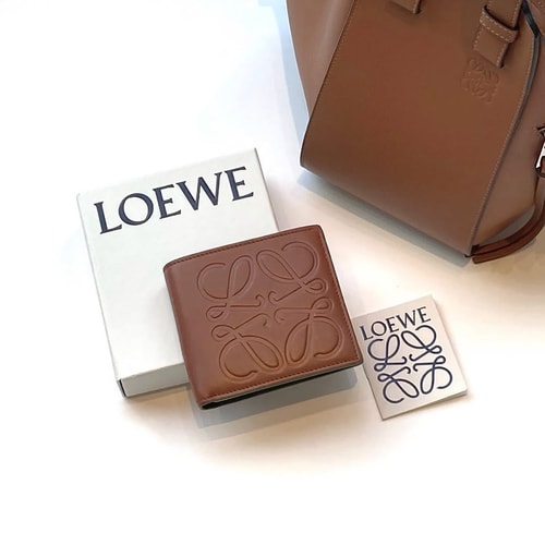 ロエベの折りたたみ財布とバッグ