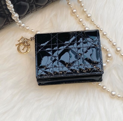 ディオールの二つ折り財布とバッグ