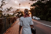 【2025年】ハイブランドのサブバッグ14選。シーン別の選び方やおしゃれな取り入れ方も紹介