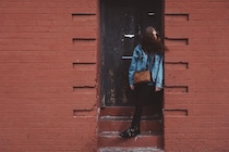 軽いショルダーバッグのおすすめブランド特集｜選び方と毎日使いたくなる人気モデル