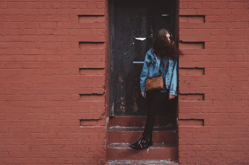 軽いショルダーバッグのおすすめブランド特集｜選び方と毎日使いたくなる人気モデル