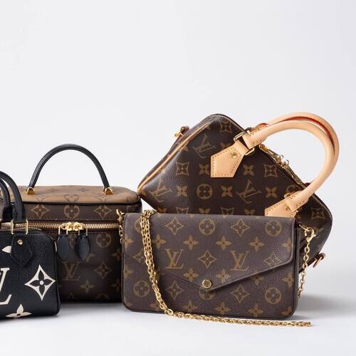 たくさん並んだルイ・ヴィトンのバッグ