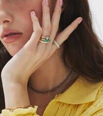 指輪の重ね付けをおしゃれに楽しむコツ｜人気ハイブランドの指輪も紹介