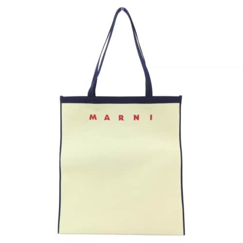 マルニのホワイトのトートバッグ
