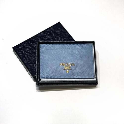 箱に入ったプラダのカードケース