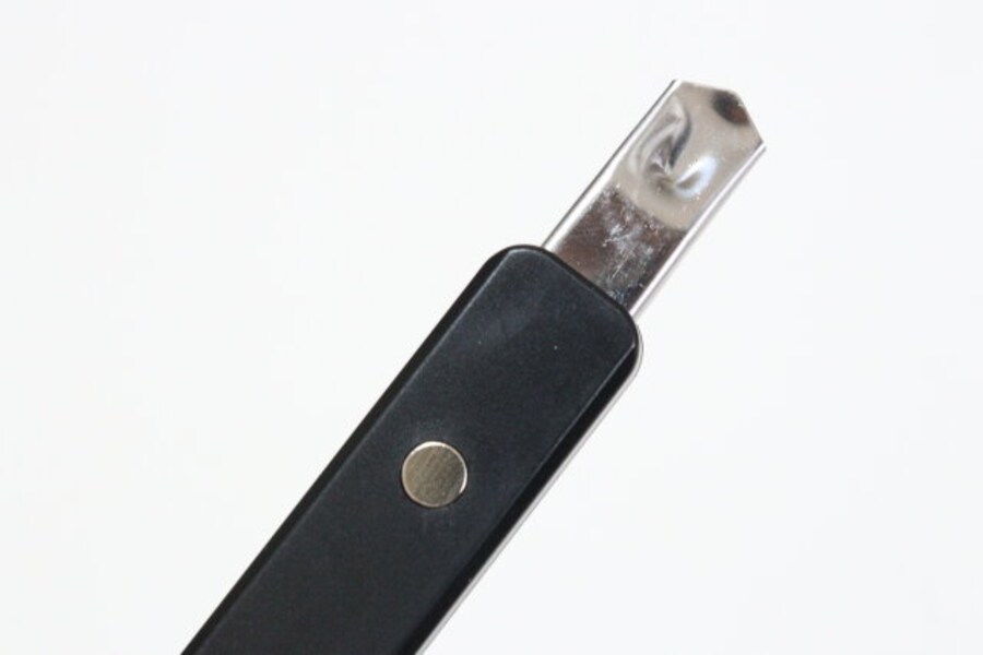 マグネット付カッター(ブラック、9mm) ネオジム磁石 マグネット付カッター(ブラック、9mm) ネオジム磁石