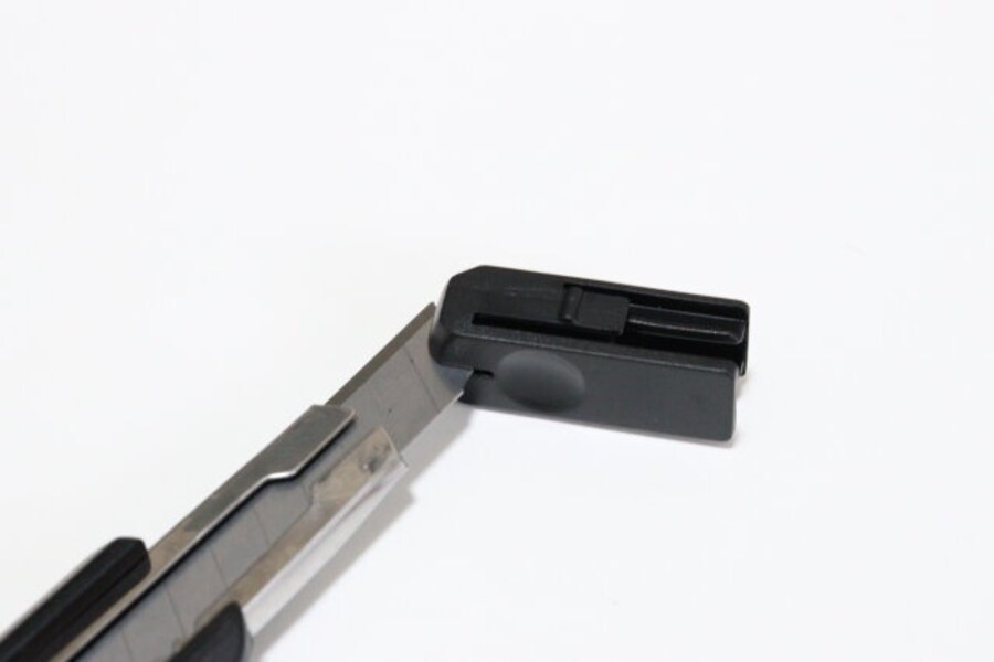 マグネット付カッター(ブラック、9mm) 刃折器 マグネット付カッター(ブラック、9mm) 刃折器