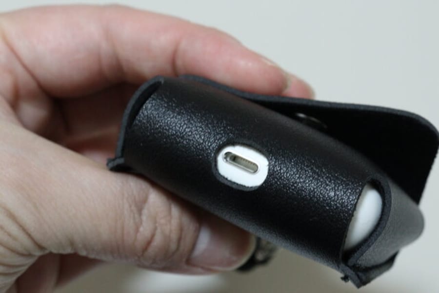 セリア ワイヤレスイヤホンケースホルダー 充電穴 セリア ワイヤレスイヤホンケースホルダー 充電穴