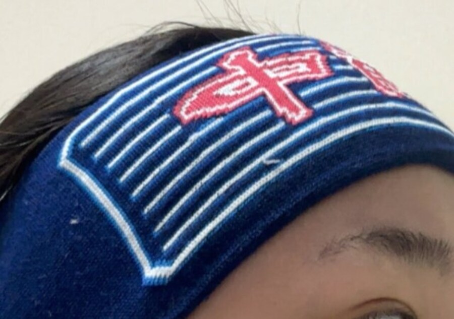 セリアの婦人ネオン看板柄ヘアターバンはフィット感が良い