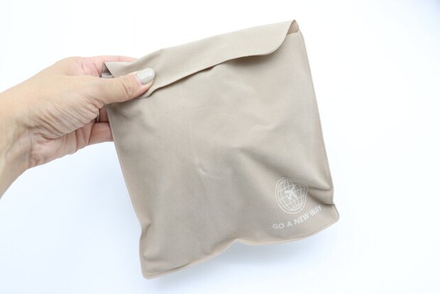 手動プレス式ネックピロー（収納袋付）　コンパクト