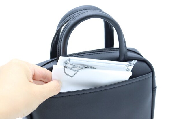 セリアの傘の肩掛けカバー　持ち運び