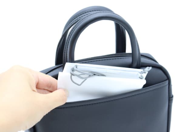 コレ買って大正解だったよ!雨の日のプチストレスから解放♡持ち運びに便利な100均傘カバー